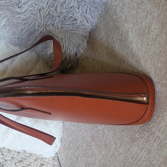 Louis Vuitton Lussac Epi Leather Shoulder Bag w/COA included - Picture 5 of 12